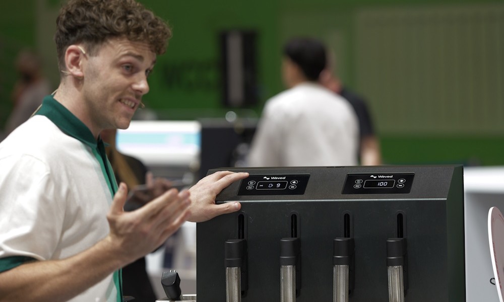 Barista en competencia de café