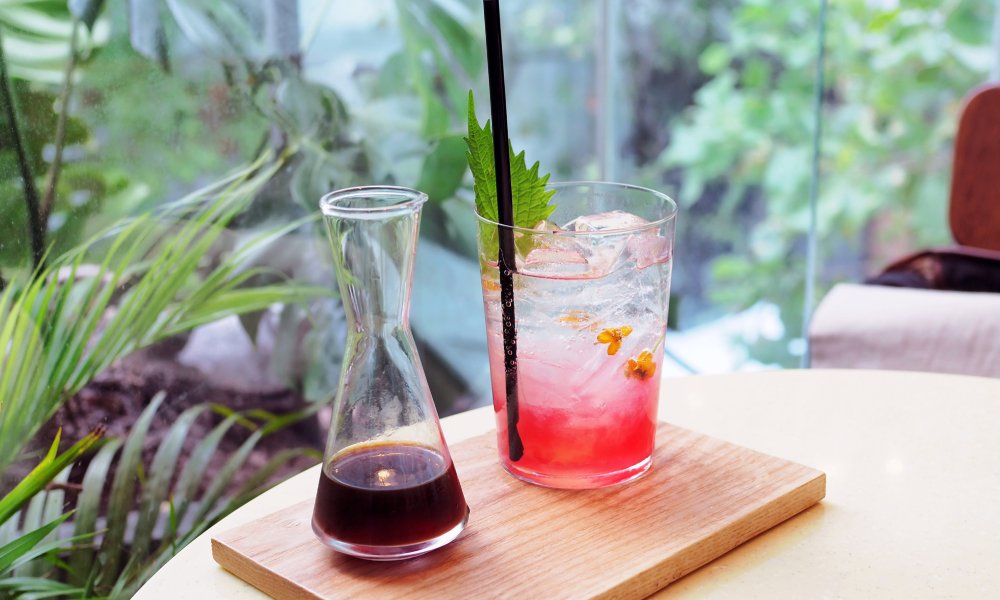 Bebidas de temporada en cafetería de especialidad