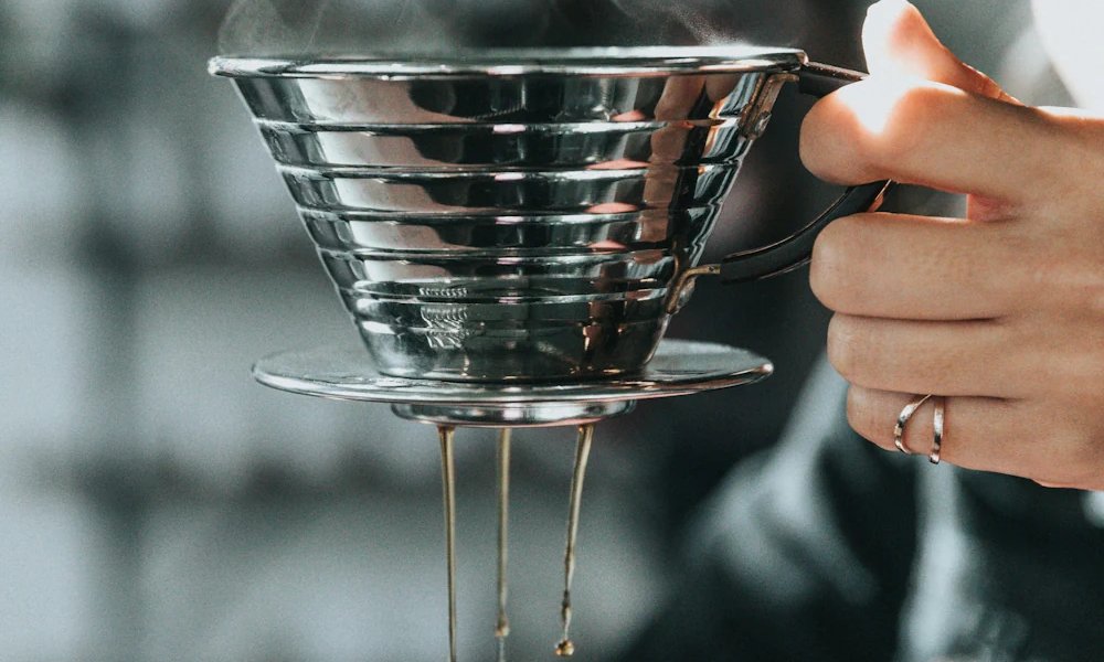 Prepararación de café en Kalita